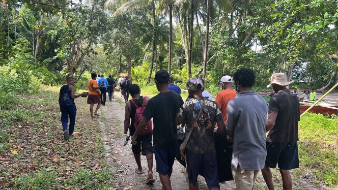 
					Satu Korban Lakalaut Waindu Ditemukan, Jazad Dievakuasi ke RSUD Serui ! 16 Korban Masih Dicari