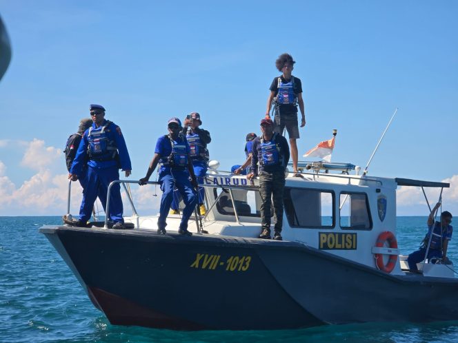 
					Pencarian Korban Laka Laut Waindu Masuki Hari Ke-4, Satpolairud Yapen Gencar Tindak Bersama