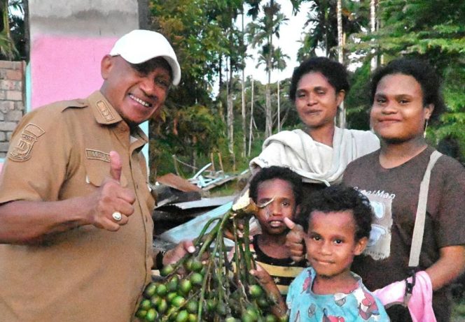 
					Kunjungi Keluarga Korban Kebakaran di Kampung Nermnu, Bupati Biak Beri Perhatian