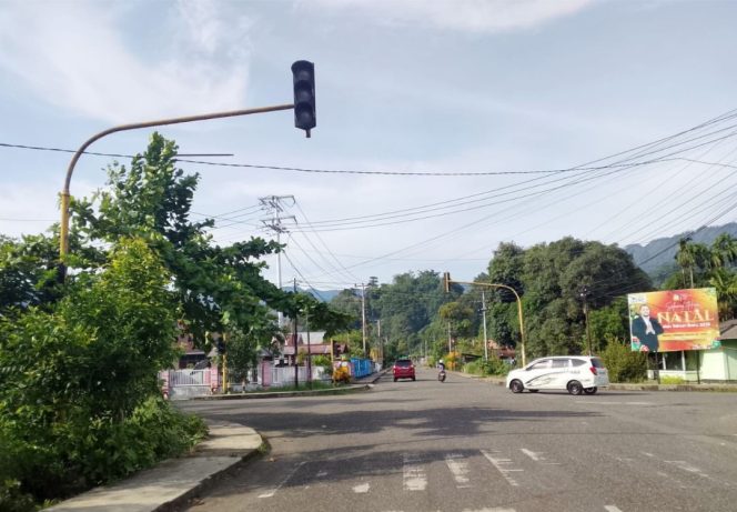 
					Yapen : Warga Keluhkan Lampu Merah di Jalan Gajah Mada Tak Pernah Aktif