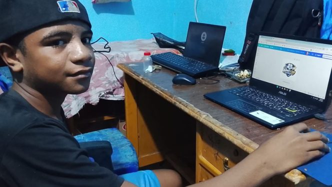 
					Hendrik Imbiri, Pelajar SMP di Serui yang Bisa Buat Website, Jurnalistik dan AI