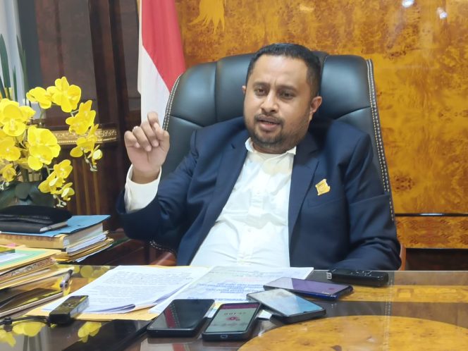 
					Ketua DPR Papua Denny Bonai Pastikan Pemprov Papua Bantu 500 Juta untuk Korban Lakalaut di Yapen