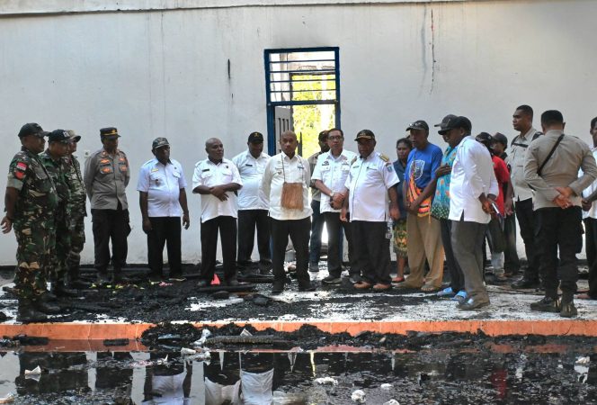 
					Kebakaran Gereja GKI Silo Serbin, Pemkab Biak Numfor Bergerak Cepat, Bupati Tinjau Langsung Lokasi