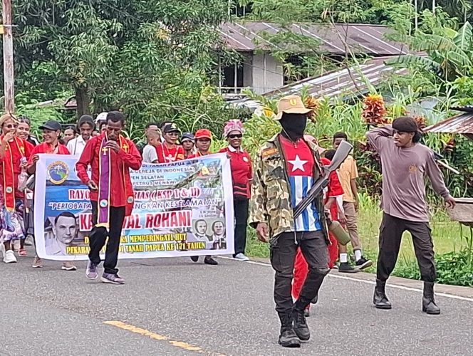 
					Yapen : Jemaat GKI Simon Petrus Manawi Gelar Parade Sambut 171 Tahun Injil Masuk di Tanah Papua