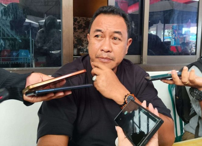 
					Yulians Charles Gomar saat ditemui wartawan di Merauke (Foto : RRI Merauke/Dwi J)