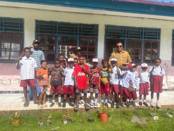 
					Kunjungi SD YPK Korombobi, Dinas Pendidikan Yapen Pastikan KBM Berjalan Lancar