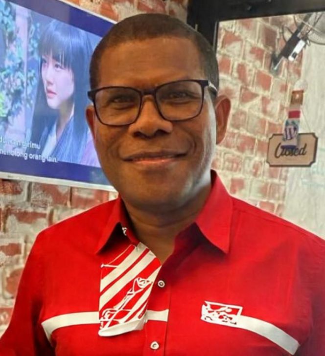 
					Direktur Eksekutif Kode Papua, Toenjes Swansen Maniagasi, S.H