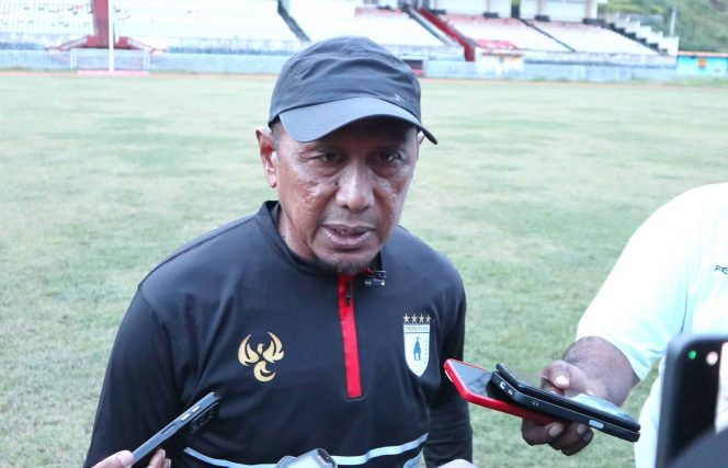
					Pelatih Persipura Jayapura Rahmad Darmawan ketika ditemui usai latihan perdana dengan tim Mutiara Hitam. –Jubi/Elfriede Rumaseuw