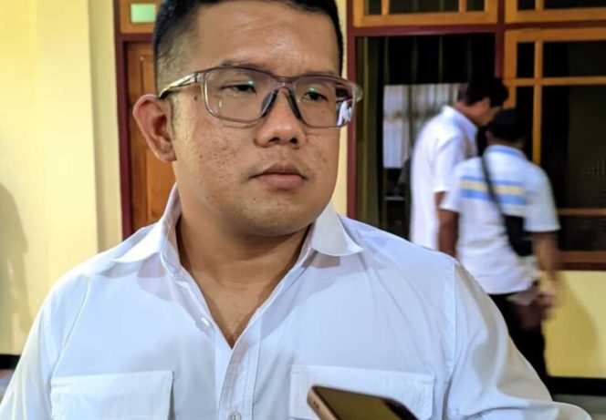 
					Jelang Kelulusan, Waket DPRK Yapen Minta Status Kepala Sekolah Definitif Segera Diselesaikan