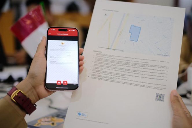
					ATR/BPN Permudah Warga Serui Cek Sertifikat Tanah Lewat Smartphone