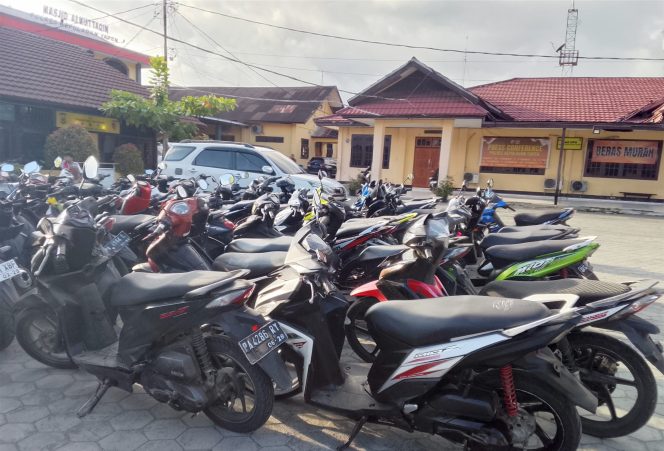 
					Satlantas Polres Kepulauan Yapen Intensifkan Penertiban, 44 Kendaraan Terjaring Razia