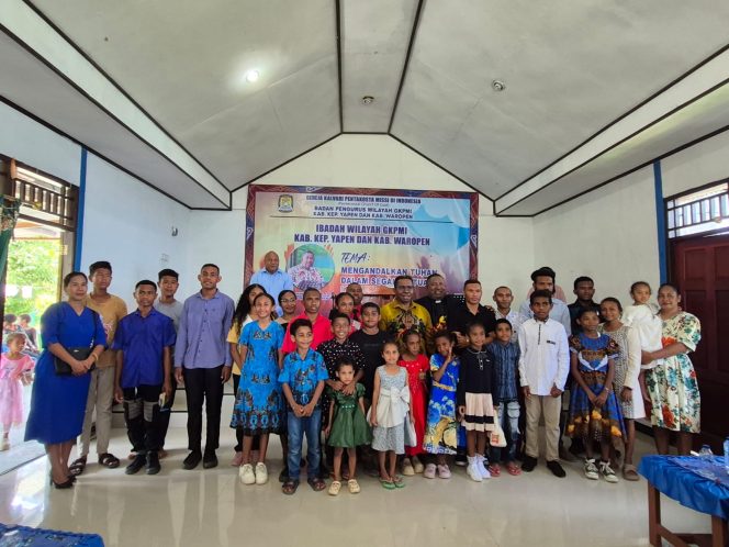 
					Ibadah Wilayah GKPMI di Waropen Angkat Tema Mengandalkan Tuhan, Bupati Mote Soroti Peran Gereja dan Generasi Muda