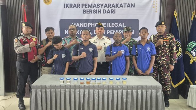 
					Lapas Kelas IIB Serui Deklarasi Perang terhadap Handphone Ilegal dan Narkoba