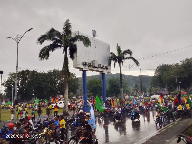 
					Euforia Piala Dunia 2026: Ribuan Fans Gelar Konvoi Akbar Meriahkan Kota Serui