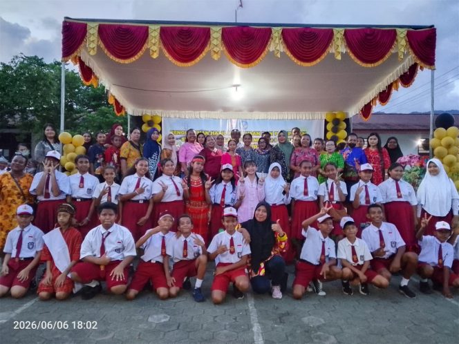 
					83 Siswa Kelas VI SD Inpres 1 Serui Resmi Lulus, Plt Kepala Sekolah Tekankan Pentingnya Dukungan Orang Tua Tingkatkan Mutu Pendidikan