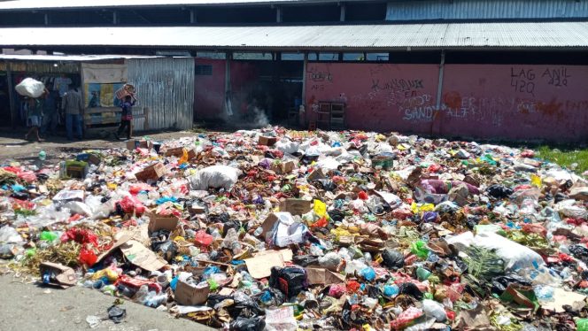 
					KNPI Yapen Soroti Gunungan Sampah di Pasar Aroro–Iroro, Desak Pemkab Terbitkan Perda dan Perketat Pengawasan
