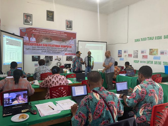 
					Tingkatkan Kompetensi Aparatur, Yayasan Bengkel Kerja Papua Gelar Pelatihan Komputer bagi Pegawai Kesbangpol Yapen